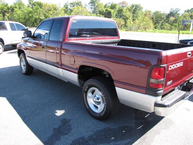 Dodge Ram Pickup 2001 photo 2