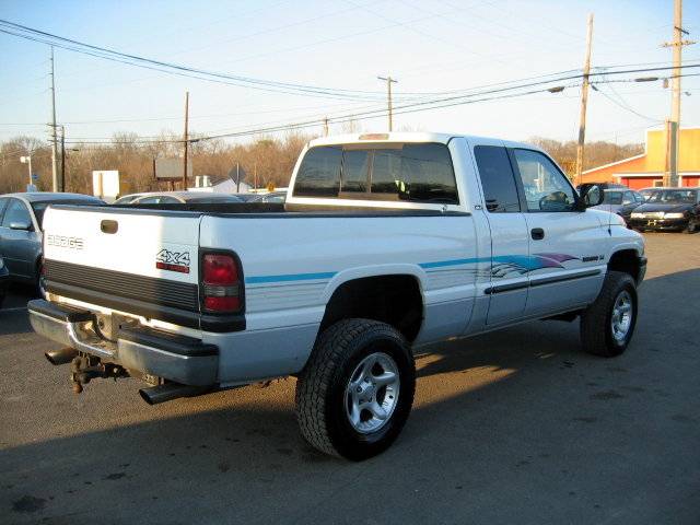 Dodge Ram Pickup 2001 photo 2