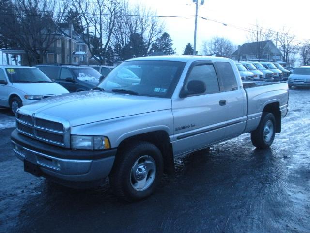 Dodge Ram Pickup 2001 photo 2