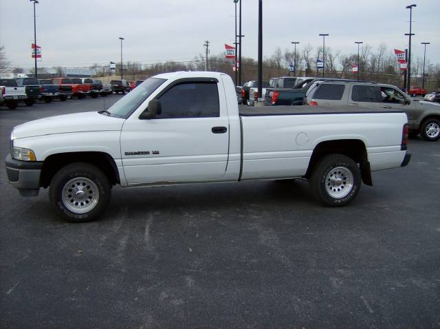 Dodge Ram Pickup 2001 photo 1