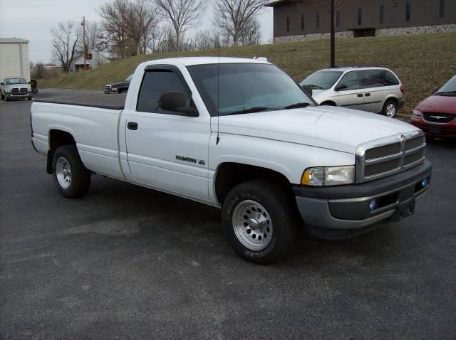 Dodge Ram Pickup 2001 photo 4
