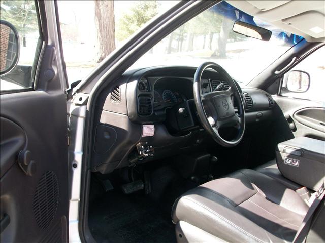 Dodge Ram Pickup 2001 photo 2
