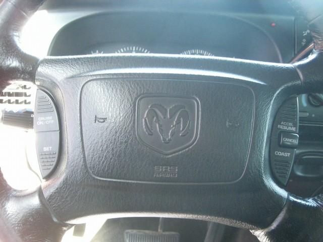 Dodge Ram Pickup 2001 photo 2