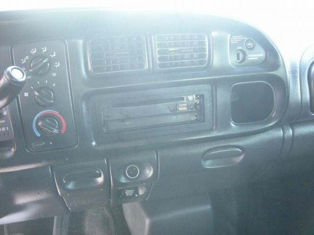 Dodge Ram Pickup 2001 photo 3