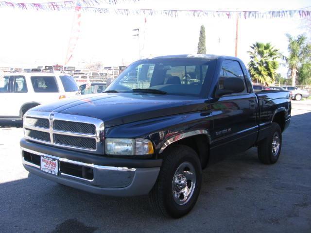 Dodge Ram Pickup 2001 photo 1