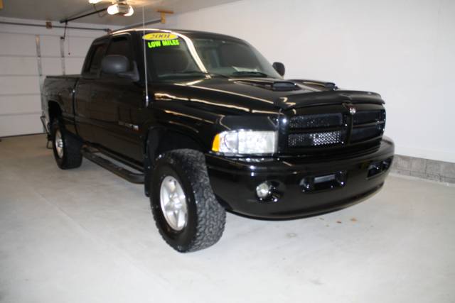 Dodge Ram Pickup 2001 photo 1