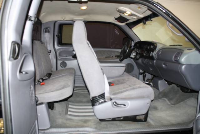 Dodge Ram Pickup 2001 photo 2