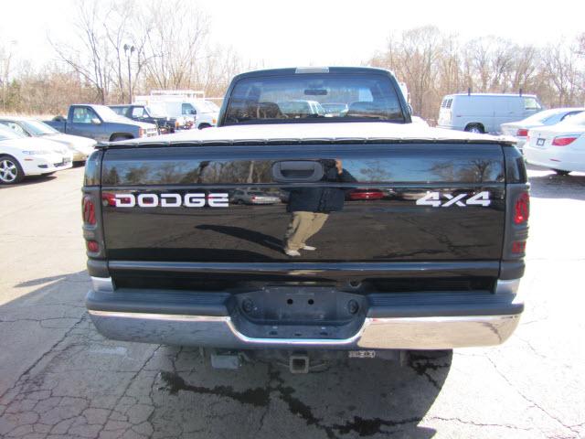 Dodge Ram Pickup 2001 photo 2