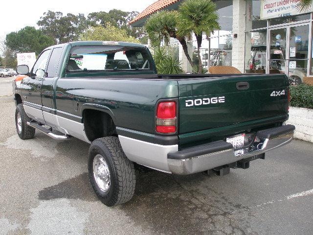 Dodge Ram Pickup 2001 photo 2