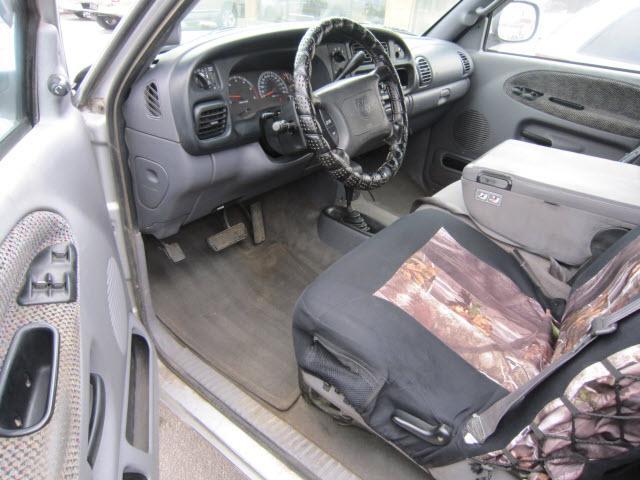 Dodge Ram Pickup 2001 photo 2