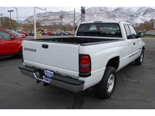 Dodge Ram Pickup 2001 photo 2