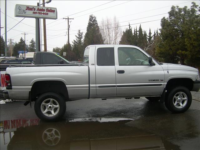 Dodge Ram Pickup 2001 photo 2
