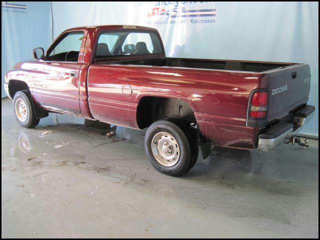 Dodge Ram Pickup 2001 photo 2