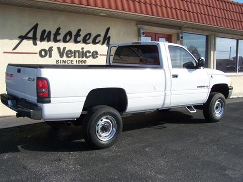 Dodge Ram Pickup 2001 photo 2