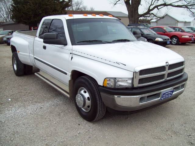 Dodge Ram Pickup 2001 photo 2