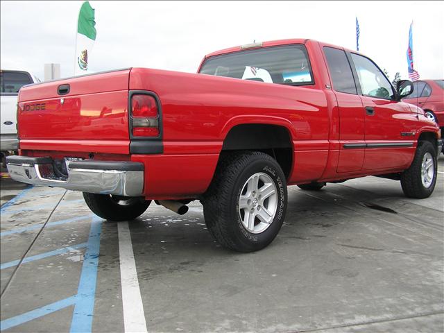 Dodge Ram Pickup 2001 photo 2