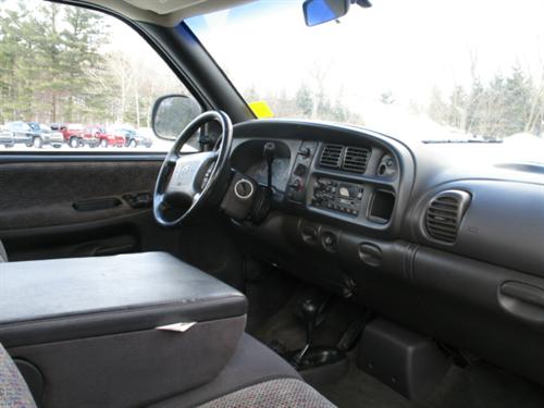 Dodge Ram Pickup 2001 photo 2