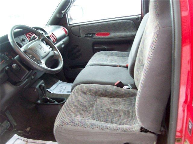 Dodge Ram Pickup 2001 photo 2