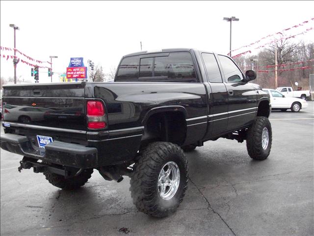Dodge Ram Pickup 2001 photo 3