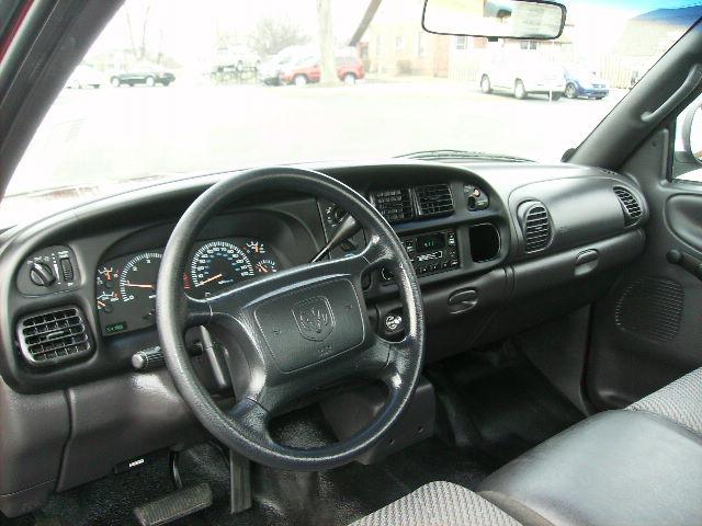 Dodge Ram Pickup 2001 photo 2