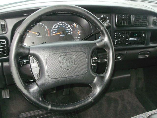 Dodge Ram Pickup 2001 photo 1