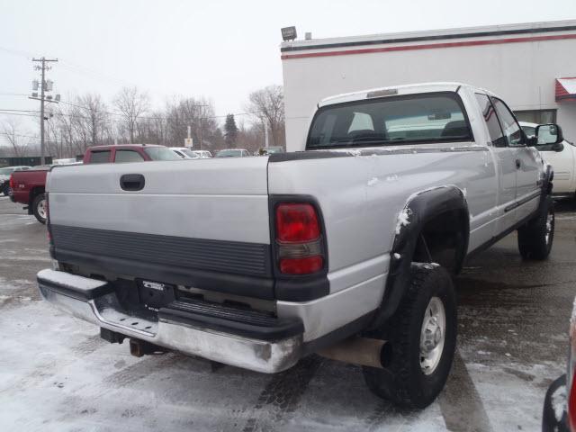 Dodge Ram Pickup 2001 photo 2