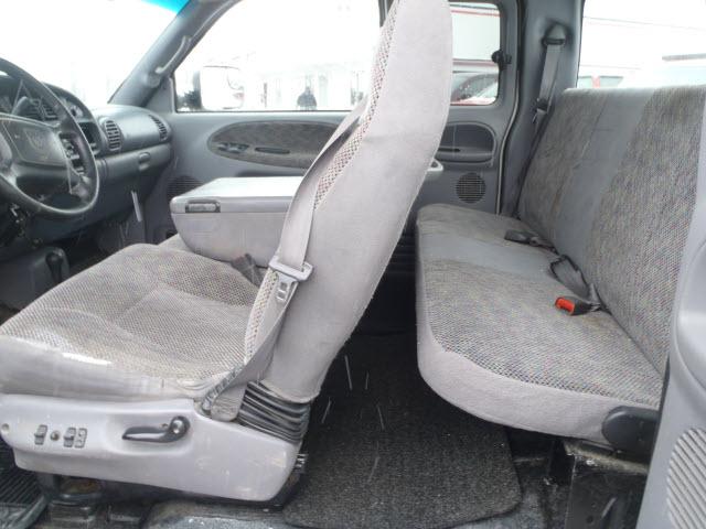 Dodge Ram Pickup 2001 photo 3