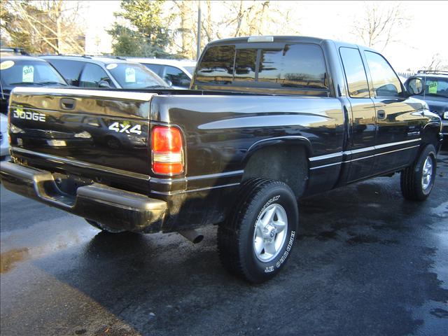 Dodge Ram Pickup 2001 photo 2