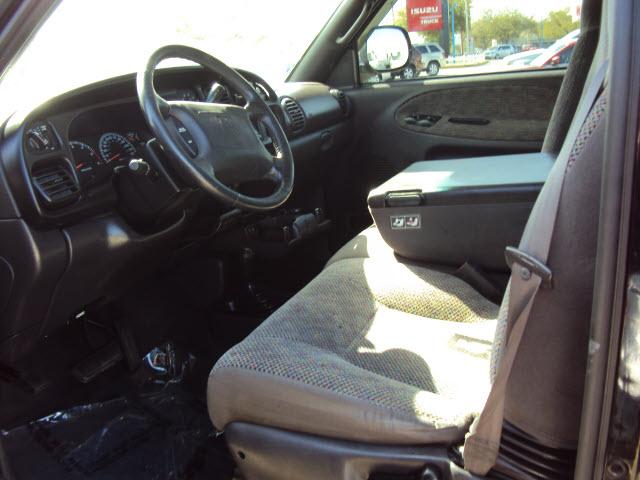 Dodge Ram Pickup 2001 photo 3