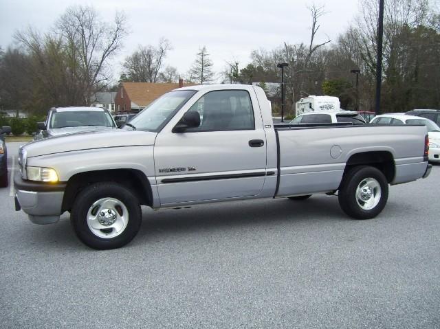 Dodge Ram Pickup 2001 photo 1