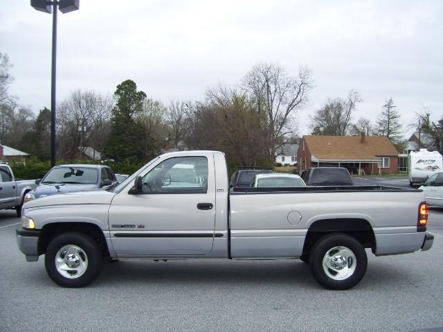 Dodge Ram Pickup 2001 photo 2