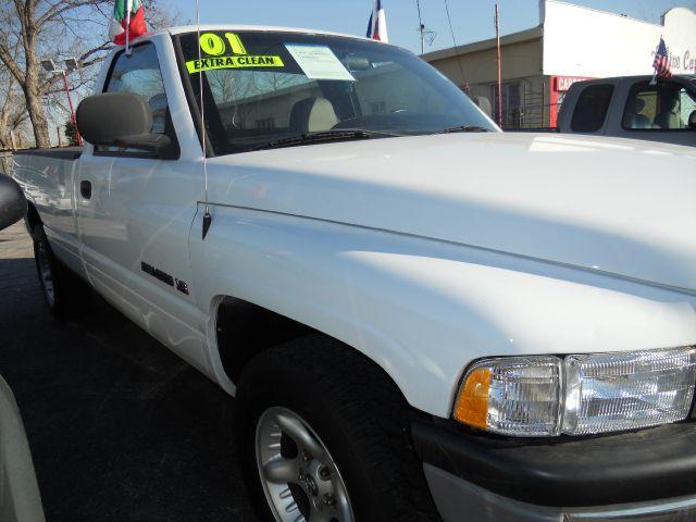 Dodge Ram Pickup 2001 photo 2
