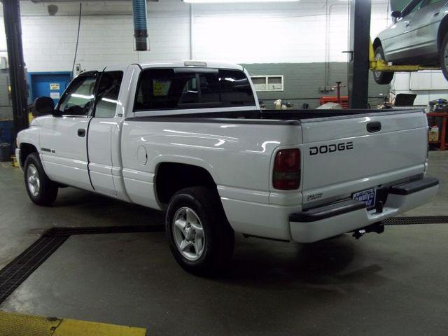 Dodge Ram Pickup 2001 photo 2