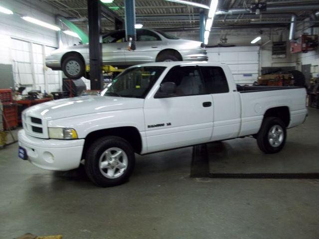 Dodge Ram Pickup 2001 photo 3