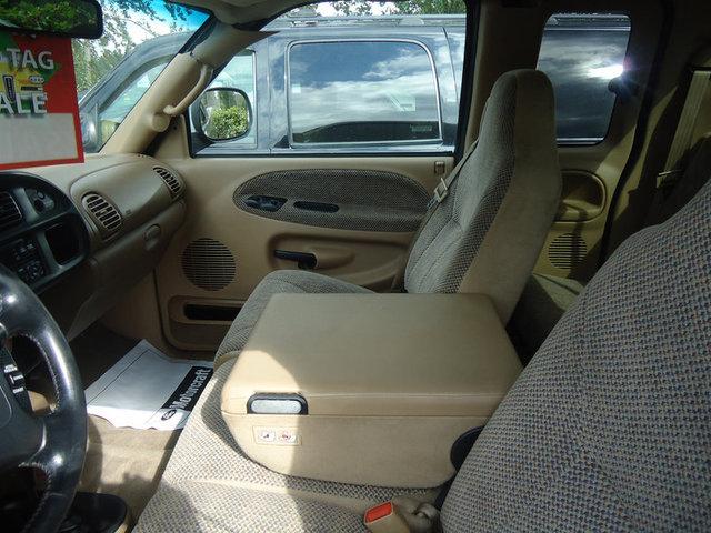 Dodge Ram Pickup 2001 photo 2