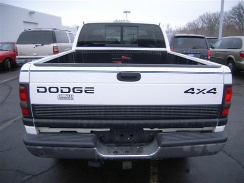 Dodge Ram Pickup 2001 photo 2
