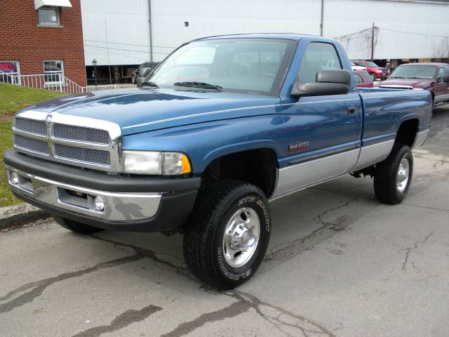Dodge Ram Pickup 2002 photo 1
