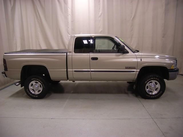 Dodge Ram Pickup 2002 photo 1