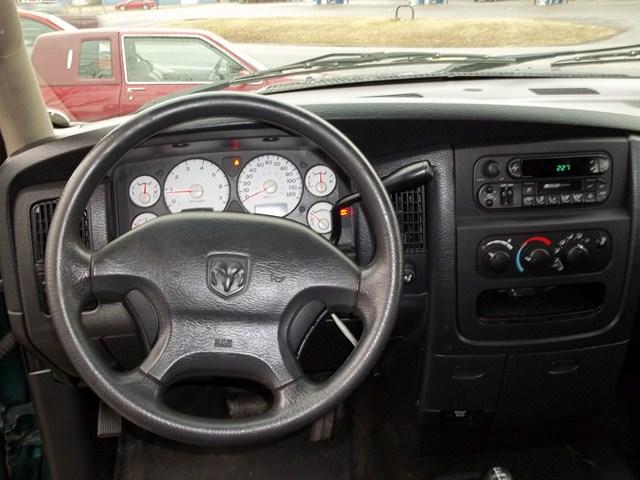 Dodge Ram Pickup 2003 photo 3