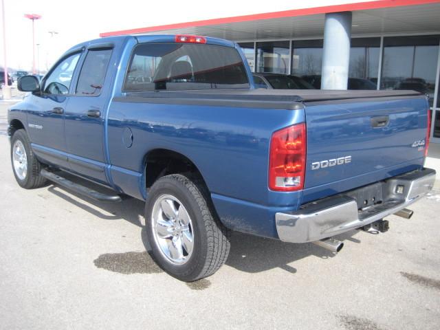 Dodge Ram Pickup 2003 photo 2