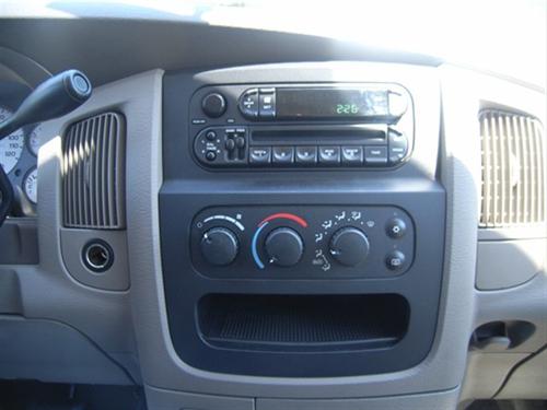 Dodge Ram Pickup 2003 photo 2