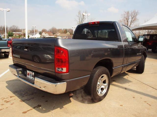 Dodge Ram Pickup 2003 photo 2