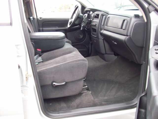 Dodge Ram Pickup 2003 photo 2