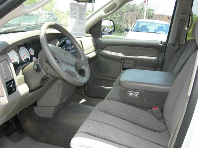 Dodge Ram Pickup 2003 photo 2
