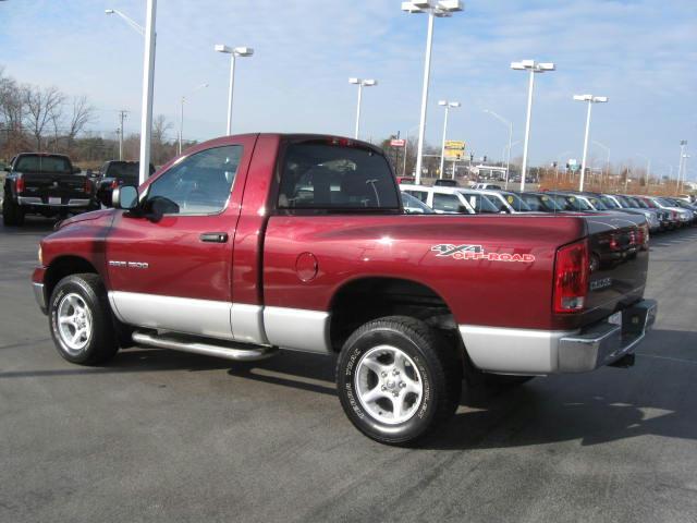 Dodge Ram Pickup 2003 photo 1