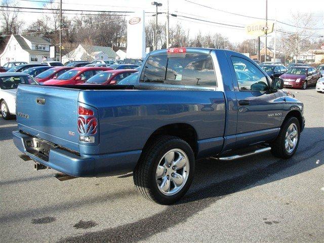 Dodge Ram Pickup 2003 photo 2
