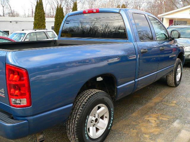 Dodge Ram Pickup 2003 photo 2