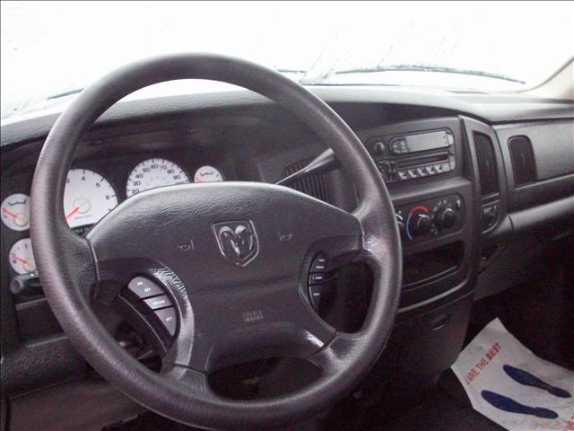 Dodge Ram Pickup 2003 photo 2