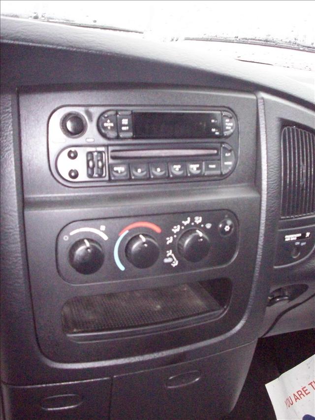 Dodge Ram Pickup 2003 photo 3