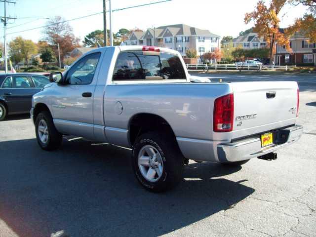 Dodge Ram Pickup 2003 photo 2